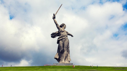 Тело мужчины нашли внутри монумента "Родина-мать зовет!" в России