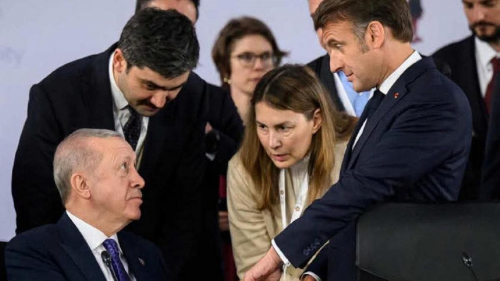 "Оказался унижен": странное рукопожатие Эрдогана и Макрона обсуждают в Сети