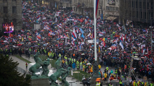 В Белграде прошла крупнейшая акция протеста против коррупции, на нее вышли более 100 тыс. человек